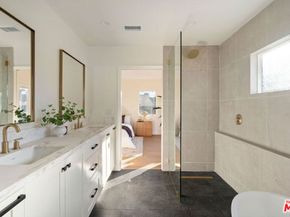 4617 10th Avenue, Los Angeles CA 90043