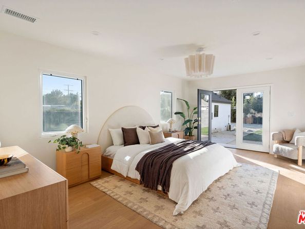 4617 10th Avenue, Los Angeles CA 90043