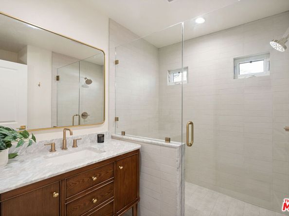 4617 10th Avenue, Los Angeles CA 90043