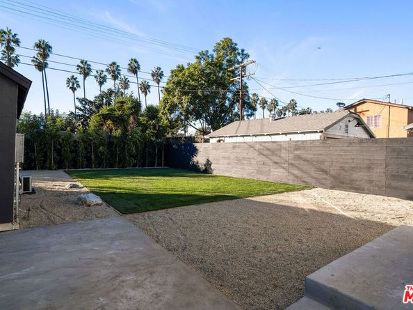 4617 10th Avenue, Los Angeles CA 90043