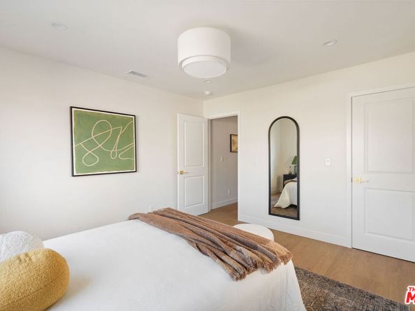 4617 10th Avenue, Los Angeles CA 90043