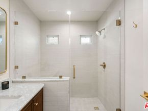 4617 10th Avenue, Los Angeles CA 90043