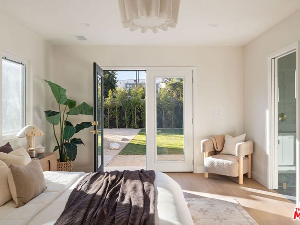 4617 10th Avenue, Los Angeles CA 90043