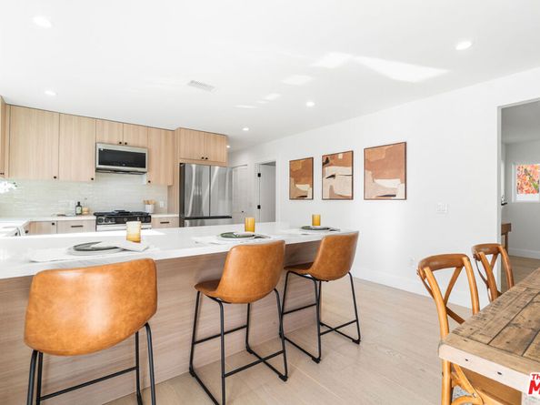 123 N Harvard Boulevard, Los Angeles CA 90004