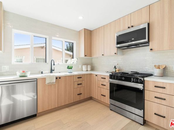 123 N Harvard Boulevard, Los Angeles CA 90004