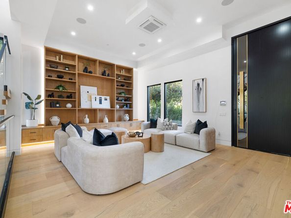 4535 Haskell Avenue, Encino CA 91436