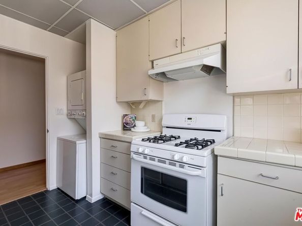 820 California Avenue 201, Santa Monica CA 90403