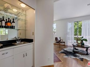 820 California Avenue 201, Santa Monica CA 90403