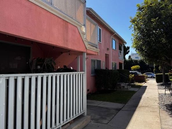 3714 Corinth Avenue, Los Angeles CA 90066