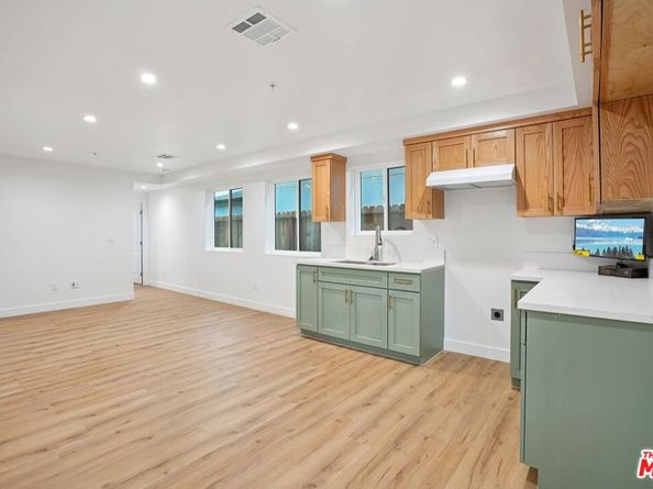 10422 Graham Avenue, Los Angeles CA 90002