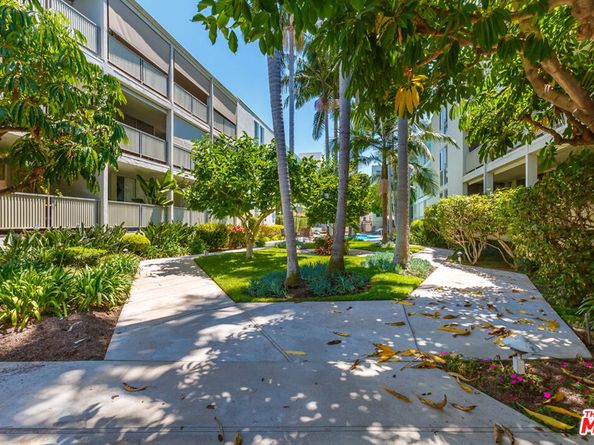 848 N Kings Road 208, West Hollywood CA 90069