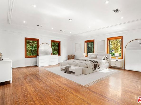 11159 La Maida Street, North Hollywood CA 91601