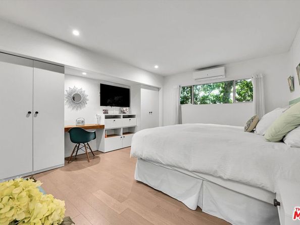 1233 N Laurel Avenue 114, West Hollywood CA 90046