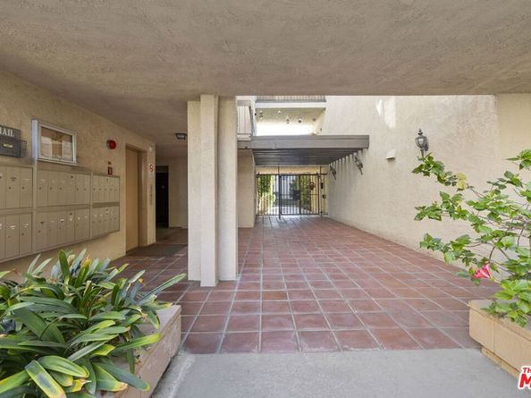 6151 Canterbury Drive 104, Culver City CA 90230