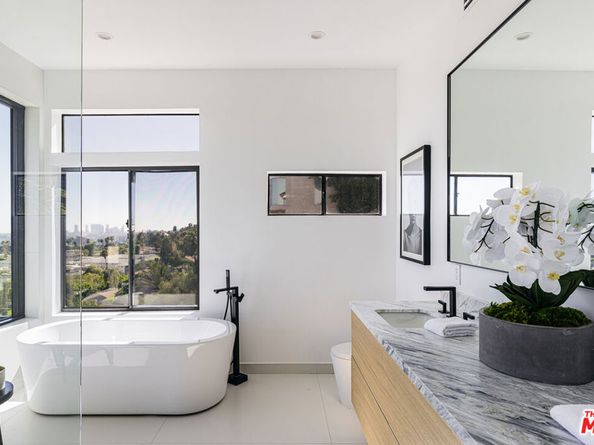 7866 Fareholm Drive, Los Angeles CA 90046