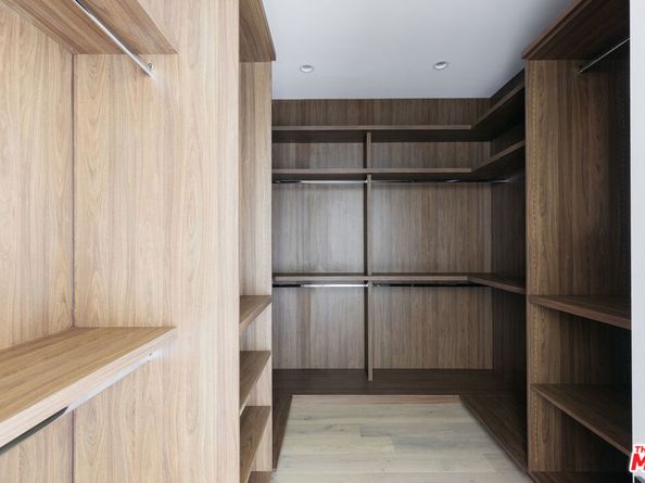 7866 Fareholm Drive, Los Angeles CA 90046