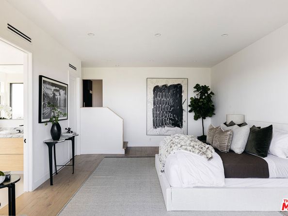 7866 Fareholm Drive, Los Angeles CA 90046