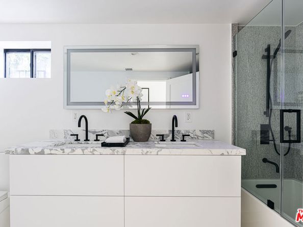 7866 Fareholm Drive, Los Angeles CA 90046