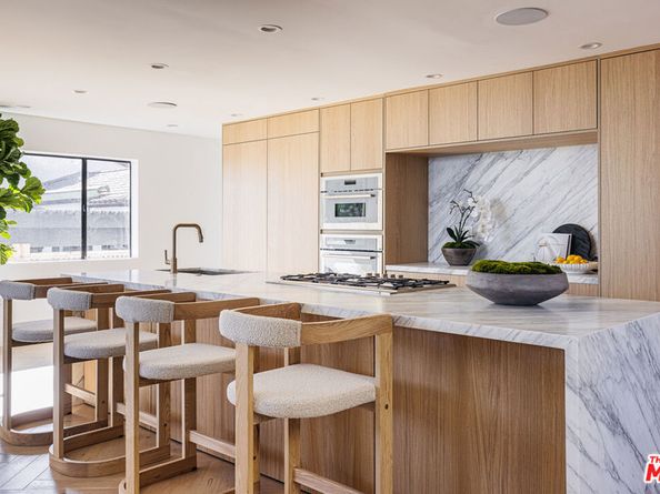 7866 Fareholm Drive, Los Angeles CA 90046