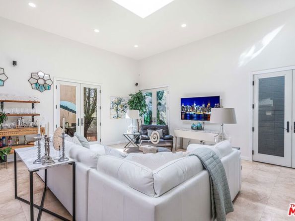 3718 S Barrington Avenue, Los Angeles CA 90066