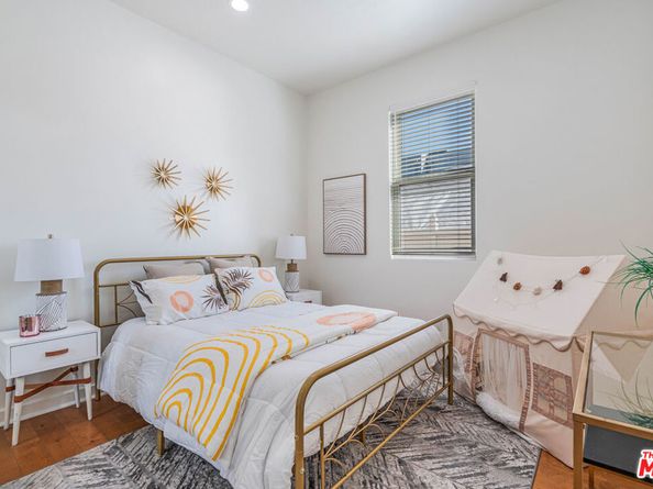 3718 S Barrington Avenue, Los Angeles CA 90066