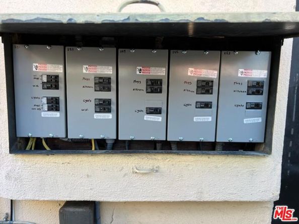 251 W 41st Place, Los Angeles CA 90037