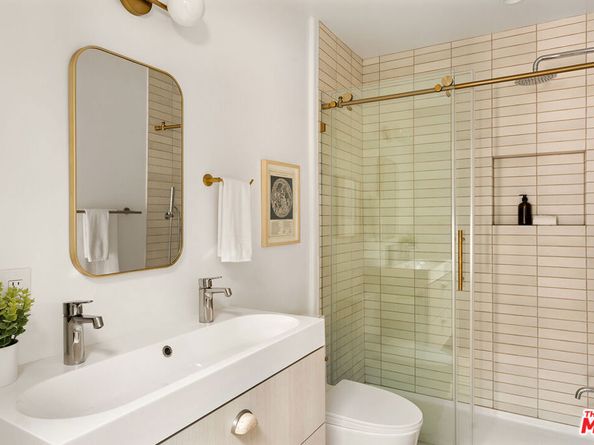 3143 Larga Avenue, Los Angeles CA 90039