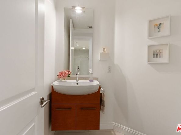 8121 Norton Avenue 202, West Hollywood CA 90046