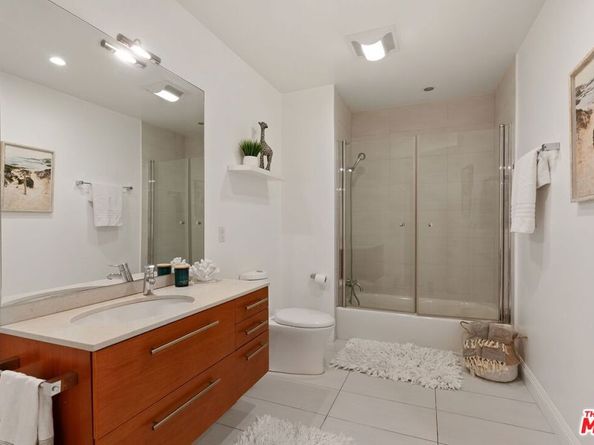 8121 Norton Avenue 202, West Hollywood CA 90046