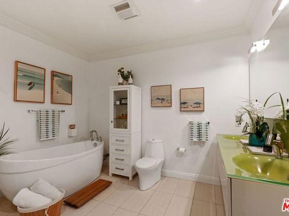 8121 Norton Avenue 202, West Hollywood CA 90046