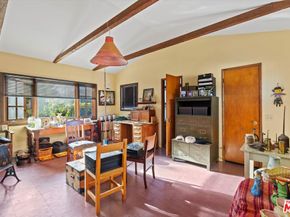 2201 Dewey Street, Santa Monica CA 90405