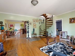 2201 Dewey Street, Santa Monica CA 90405