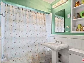 2201 Dewey Street, Santa Monica CA 90405