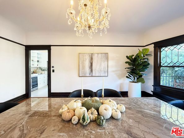 2057 S Oxford Avenue, Los Angeles CA 90018