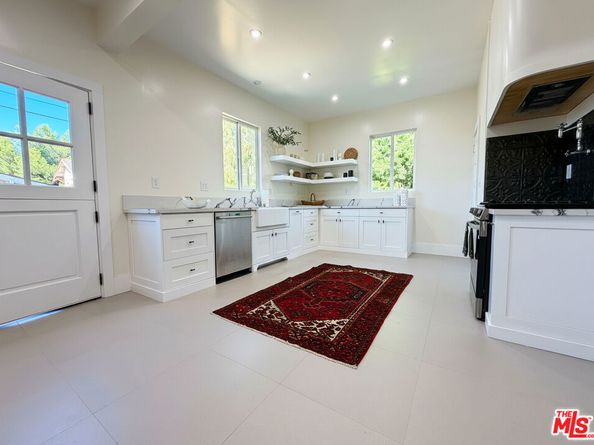 2057 S Oxford Avenue, Los Angeles CA 90018