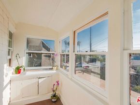 2057 S Oxford Avenue, Los Angeles CA 90018