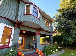 2057 S Oxford Avenue, Los Angeles CA 90018