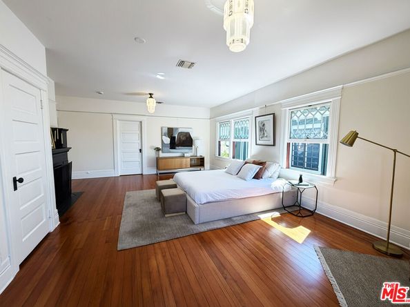2057 S Oxford Avenue, Los Angeles CA 90018