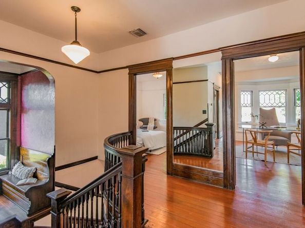 2057 S Oxford Avenue, Los Angeles CA 90018
