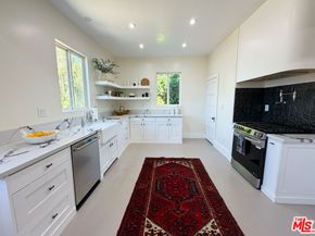 2057 S Oxford Avenue, Los Angeles CA 90018