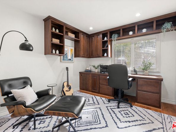 6514 S Copperwood Avenue, Inglewood CA 90302