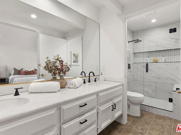 6514 S Copperwood Avenue, Inglewood CA 90302