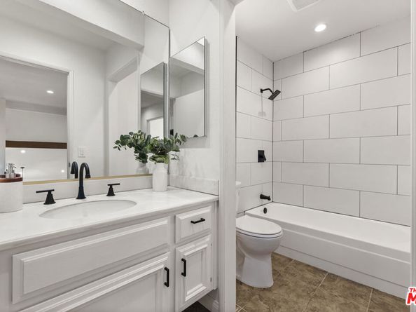 6514 S Copperwood Avenue, Inglewood CA 90302