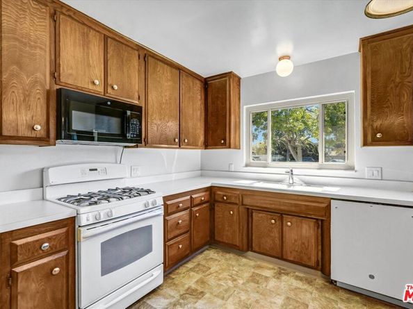 2541 Gondar Avenue, Long Beach CA 90815