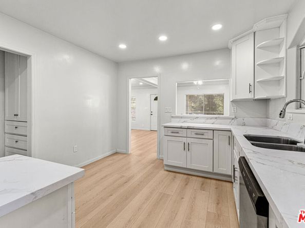 854 W 64th Street, Los Angeles CA 90044