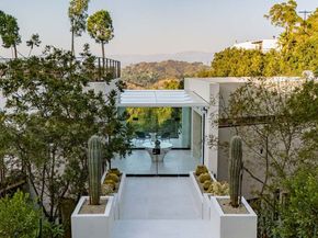 8896 Lookout Mountain Avenue, Los Angeles CA 90046