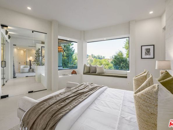 8896 Lookout Mountain Avenue, Los Angeles CA 90046