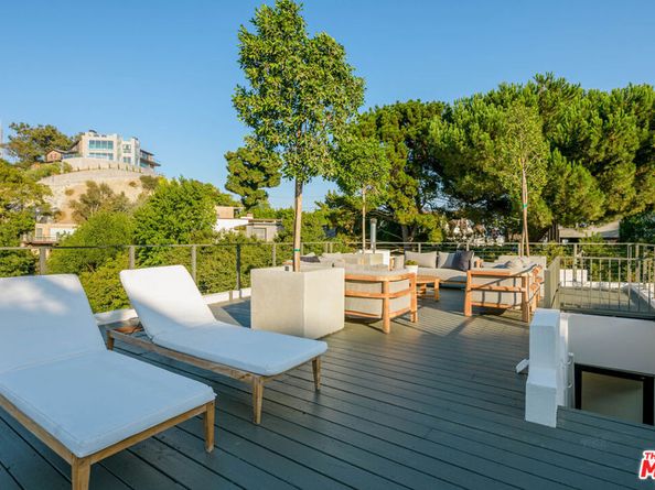 8896 Lookout Mountain Avenue, Los Angeles CA 90046