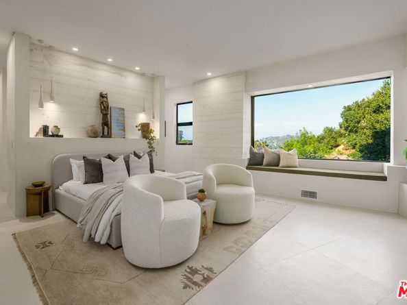 8896 Lookout Mountain Avenue, Los Angeles CA 90046