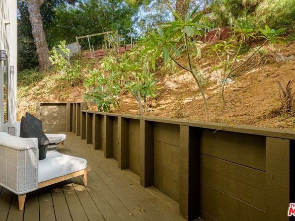 8896 Lookout Mountain Avenue, Los Angeles CA 90046